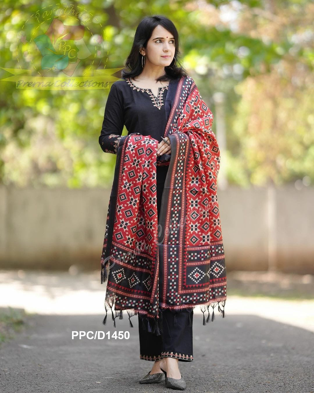 CLASSY HANDLOOM EMBROIDERY SET WITH PATOLA KHADI SILK DUPATTA