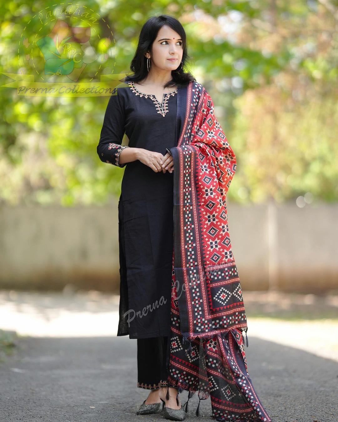 CLASSY HANDLOOM EMBROIDERY SET WITH PATOLA KHADI SILK DUPATTA