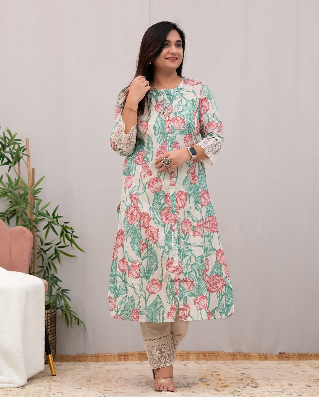 Aline Kurta with Lace Detailing on Sleeves