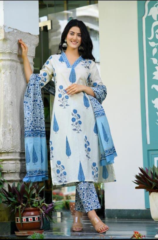 Beautiful Flower Print Kurti Pant & Cotton Malmal Dupatta