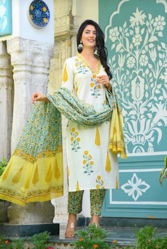 Beautiful Flower Print Kurti Pant & Cotton Malmal Dupatta