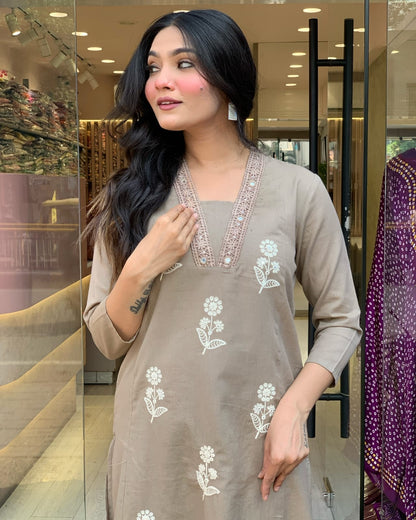 Beautiful Cotton Fabric Kurti Pant & Discharge Print Dupatta