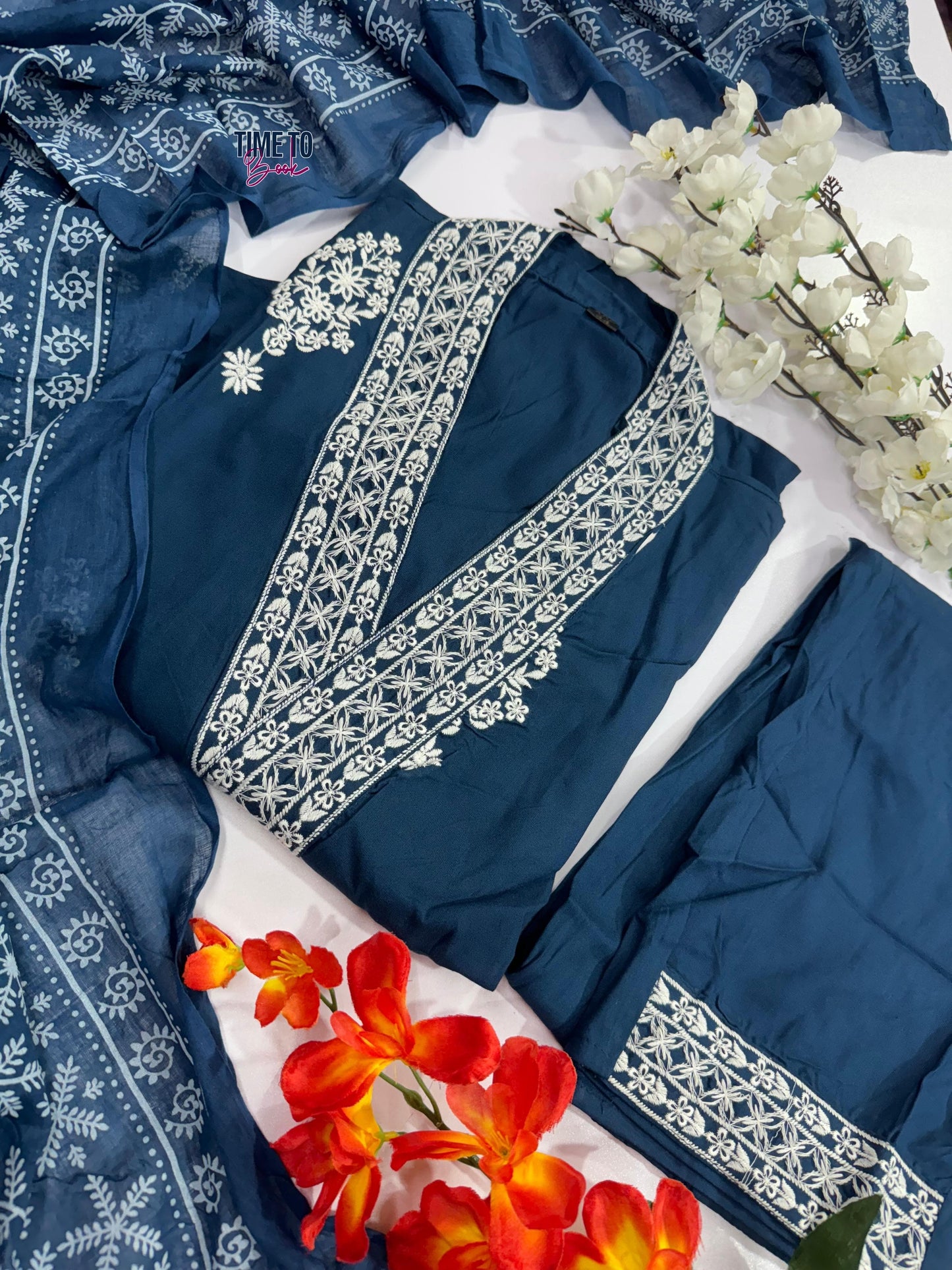 Beautiful Less & Zari Weaving Suit Set