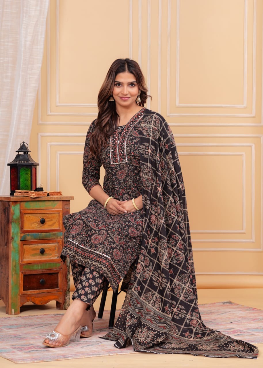 Beautiful Straight Pattern Kurti with Beautiful Hand Work on Neck 
& Hand Threads Work