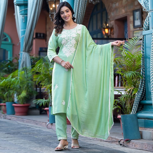 Rayon 𝙁𝙖𝙗𝙧𝙞𝙘 𝙒𝙞𝙩𝙝 𝘽𝙚𝙖𝙪𝙩𝙞𝙛𝙪𝙡 green colour Lucknowi Chikenkari Embroidery Work Kurti Set