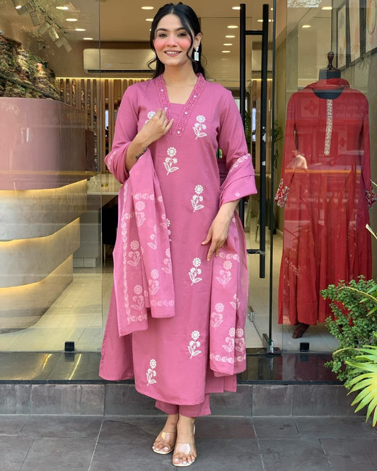 Beautiful Cotton Fabric Kurti Pant & Discharge Print Dupatta